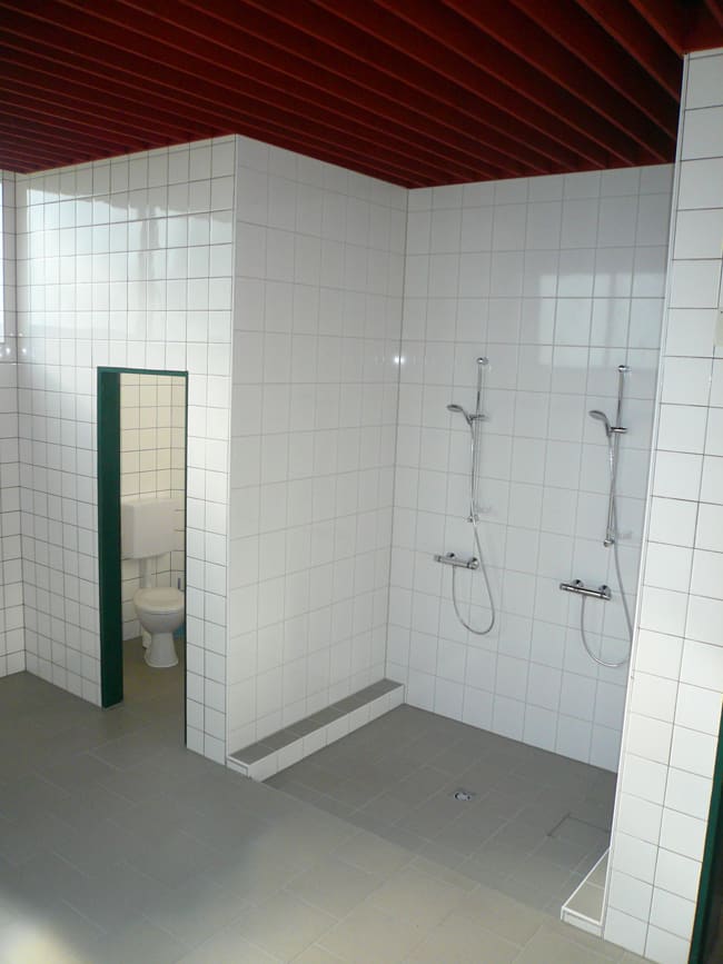 Bild zum Beitrag „März 2010: Neue sanitäre Anlagen fürs Tennisheim“