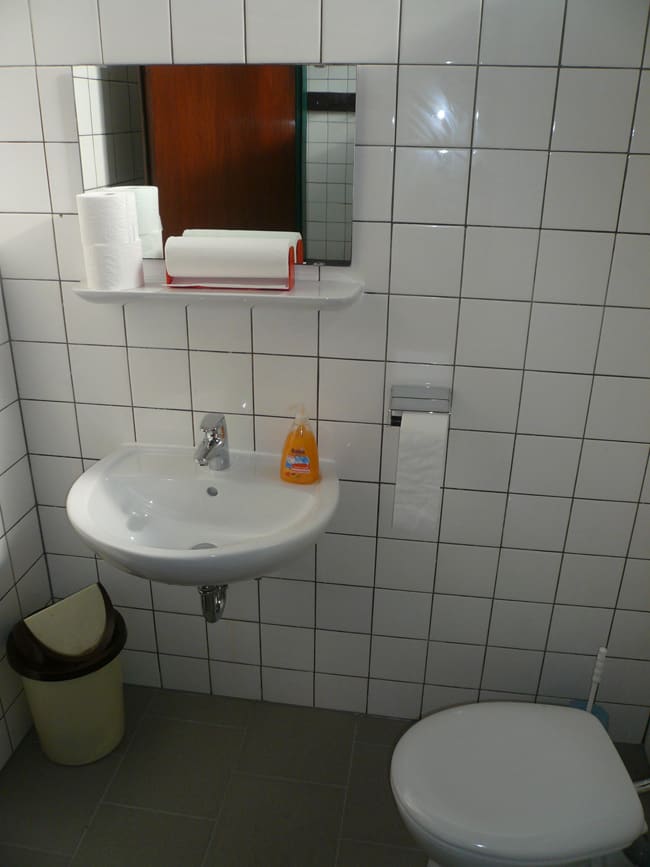 Bild zum Beitrag „März 2010: Neue sanitäre Anlagen fürs Tennisheim“